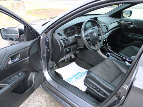 Used 2017 Honda Accord Sport image 3
