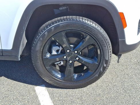 Certified 2025 Jeep Grand Cherokee Limited w/ Black Appearance Package AWD/4WD image 19