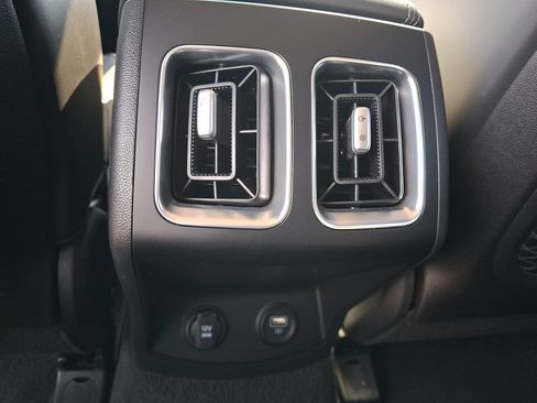 Used 2023 Kia Sorento S w/ Panoramic Sunroof Package AWD/4WD image 13