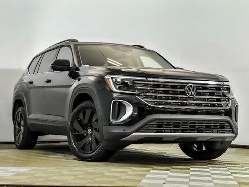 New 2026 Volkswagen Atlas SE image 1