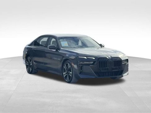 Used 2023 BMW 760i xDrive image 11
