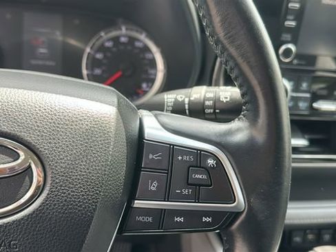 Used 2020 Toyota Highlander LE AWD/4WD image 15