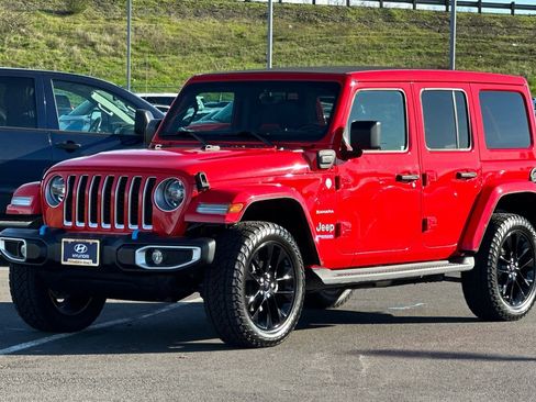 Used 2022 Jeep Wrangler Unlimited Sahara w/ Cold Weather Group AWD/4WD image 7