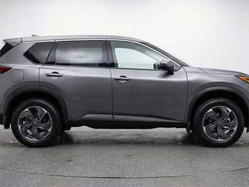 Used 2025 Nissan Rogue SV FWD image 11