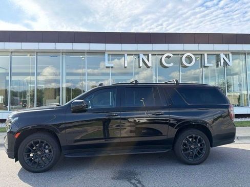 Used 2023 Chevrolet Suburban RST w/ Sport Performance Package AWD/4WD image 2