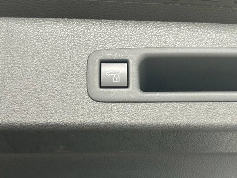 Used 2025 Toyota Sienna XLE FWD image 37