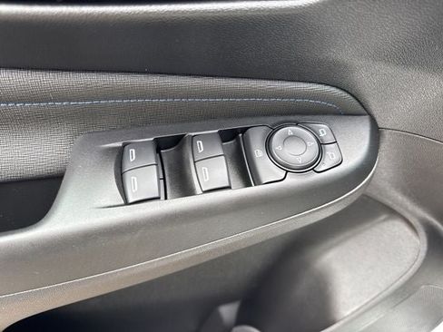 Used 2025 Buick Envista Sport Touring w/ Convenience I Package FWD image 9