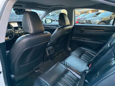 Used 2017 Lexus ES 300h w/ Luxury Package image 23