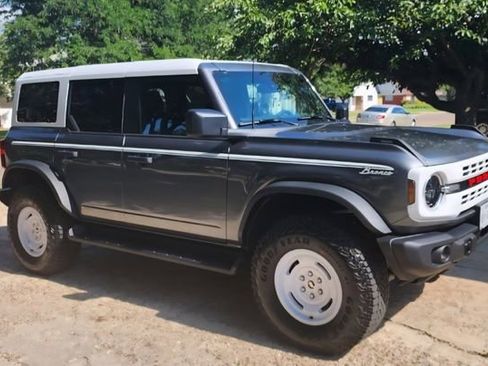 Used 2025 Ford Bronco Heritage Edition image 3