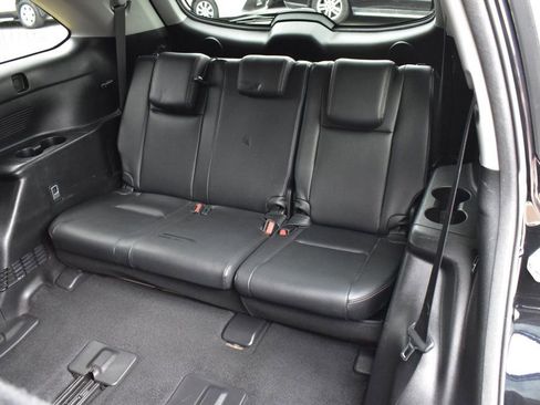 Used 2017 Toyota Highlander Limited w/ Carpet Mat Package image 26