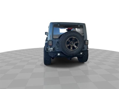 Used 2015 Jeep Wrangler Unlimited Rubicon w/ Connectivity Group image 7