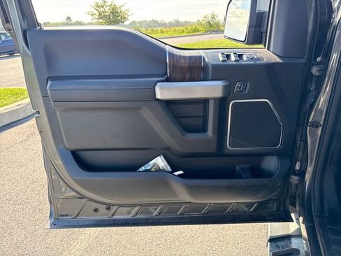 Used 2019 Ford F150 Lariat w/ Equipment Group 502A Luxury AWD/4WD image 22