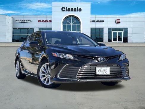 Used 2024 Toyota Camry LE image 1