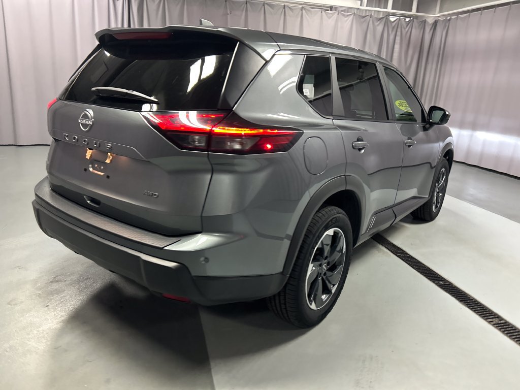 Used 2025 Nissan Rogue SV AWD/4WD image 7