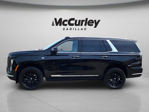 Certified 2026 Cadillac Escalade Luxury AWD/4WD image 4