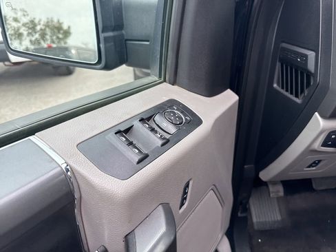 Used 2017 Ford F150 XLT w/ Equipment Group 302A Luxury image 8