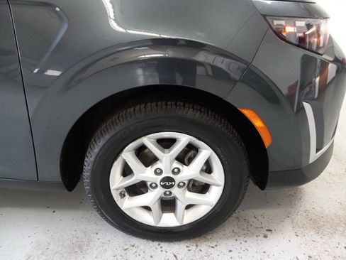 Used 2025 Kia Soul LX w/ LX Technology Package FWD image 3