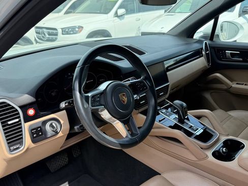 Used 2021 Porsche Cayenne AWD/4WD image 2