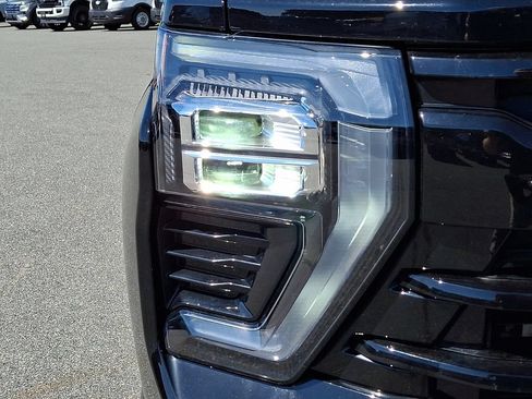 Used 2025 Chevrolet Silverado 2500 LTZ AWD/4WD image 9