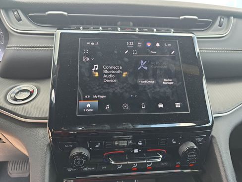 Used 2024 Jeep Grand Cherokee Altitude image 21