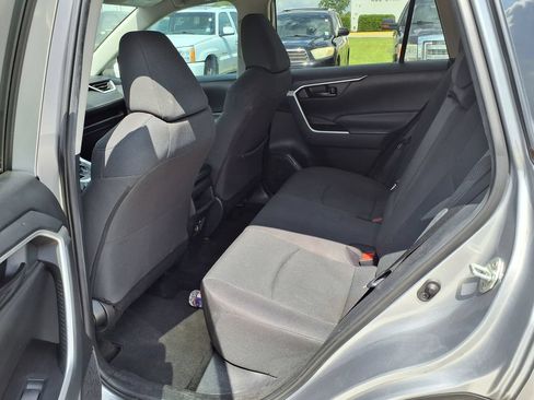 Used 2021 Toyota RAV4 LE w/ Carpet Mat Package (TMS) FWD image 12
