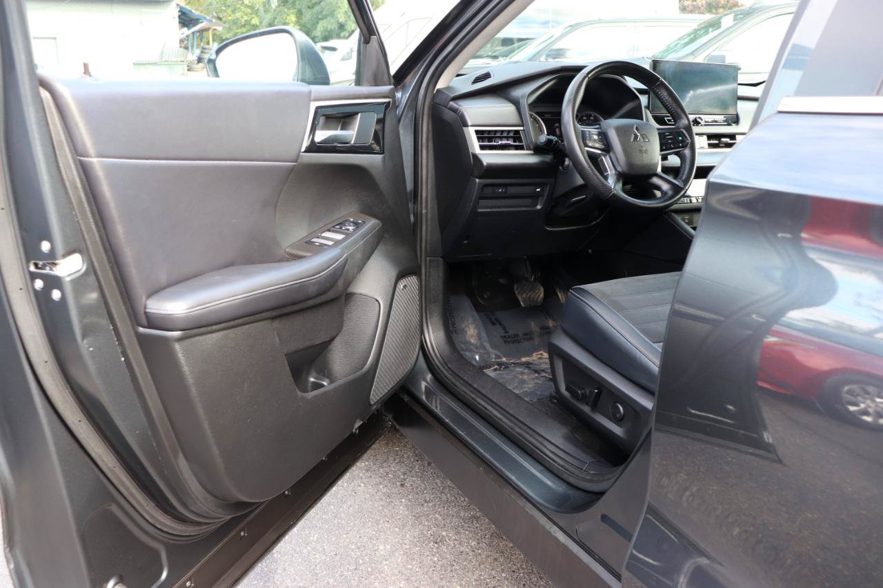 Used 2025 Mitsubishi Outlander SE FWD image 9