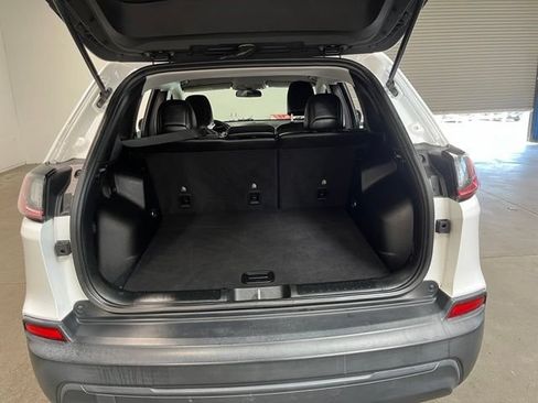 Used 2019 Jeep Cherokee Latitude Plus FWD image 16