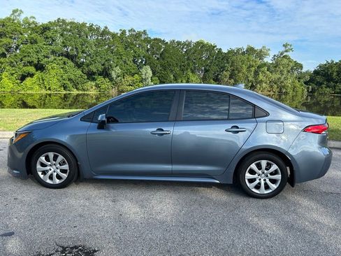 Used 2025 Toyota Corolla LE FWD image 3