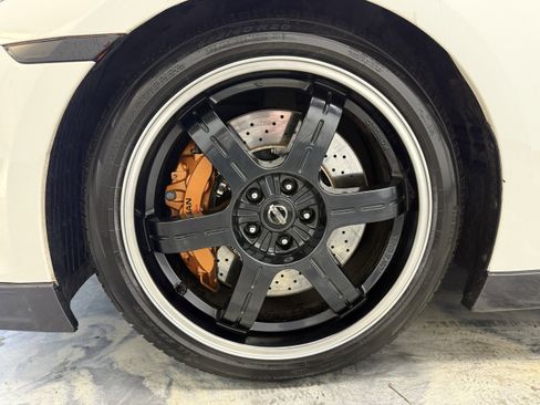 Used 2014 Nissan GT-R Black Edition image 25
