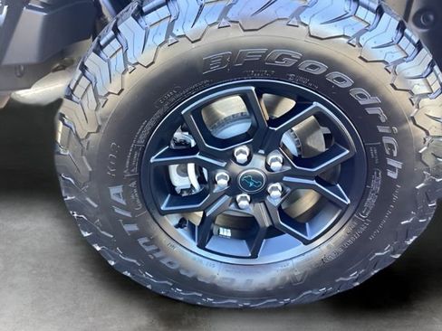 Used 2024 Jeep Wrangler Unlimited image 28