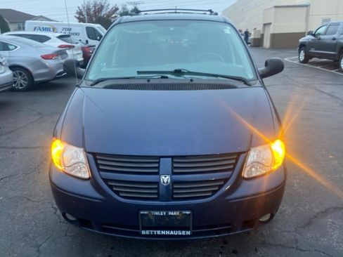Used 2006 Dodge Grand Caravan SXT image 2