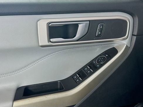 Used 2021 Ford Explorer XLT w/ Equipment Group 202A image 21
