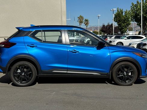 Used 2024 Nissan Kicks SR image 3