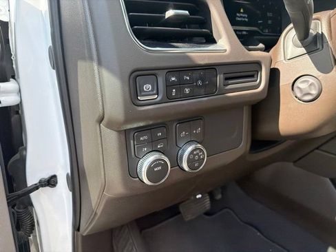 Used 2024 GMC Yukon SLT w/ SLT Luxury Package AWD/4WD image 48