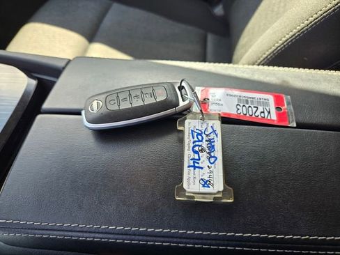 Used 2025 Nissan Rogue SV image 25