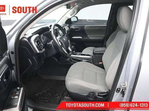 Used 2016 Toyota Tacoma SR5 AWD/4WD image 9