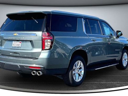 Used 2023 Chevrolet Suburban Premier image 6