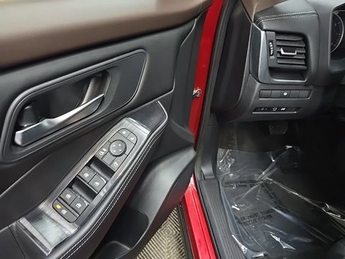 Used 2023 Nissan Rogue SV w/ SV Premium B Package image 27