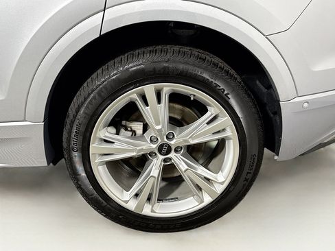 Used 2022 Audi Q8 Premium Plus w/ Premium Plus Package image 32