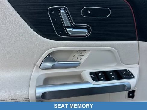 Used 2020 Mercedes-Benz GLB 250 image 12