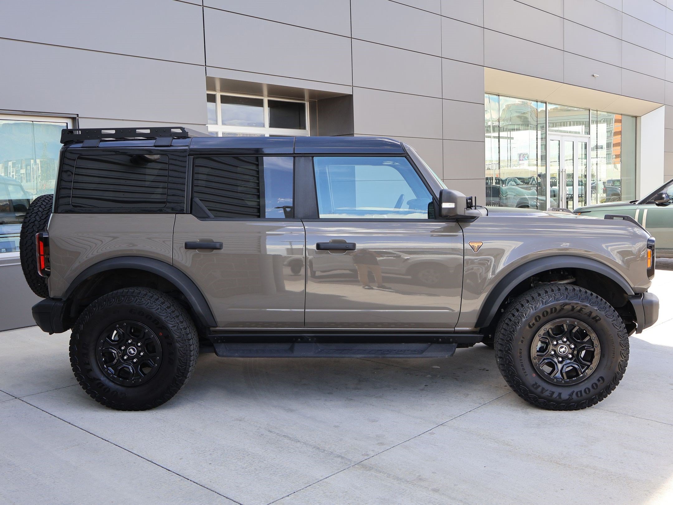 Used 2025 Ford Bronco Badlands AWD/4WD image 4