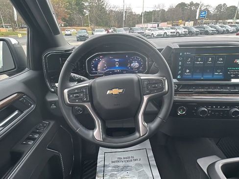 Used 2024 Chevrolet Silverado 1500 LT image 17