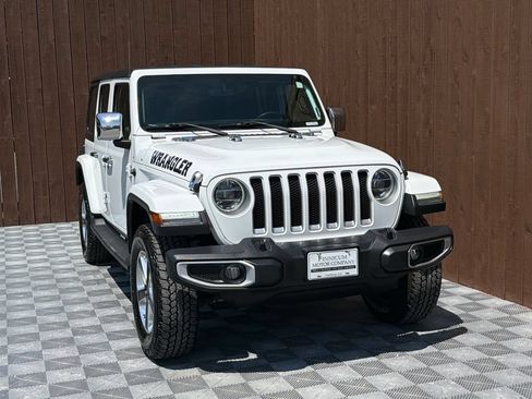 Used 2018 Jeep Wrangler Unlimited Sahara w/ Dual Top Group AWD/4WD image 13