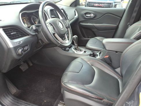 Used 2016 Jeep Cherokee Trailhawk w/ Leather Interior Group AWD/4WD image 12