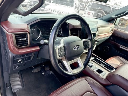 Used 2022 Ford Expedition Max Limited image 10