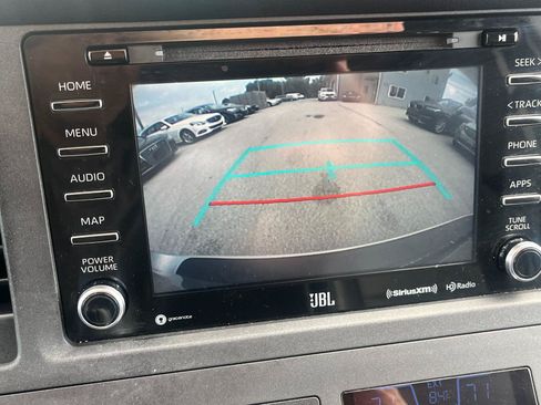 Used 2019 Toyota Sienna SE w/ SE Preferred Package FWD image 33