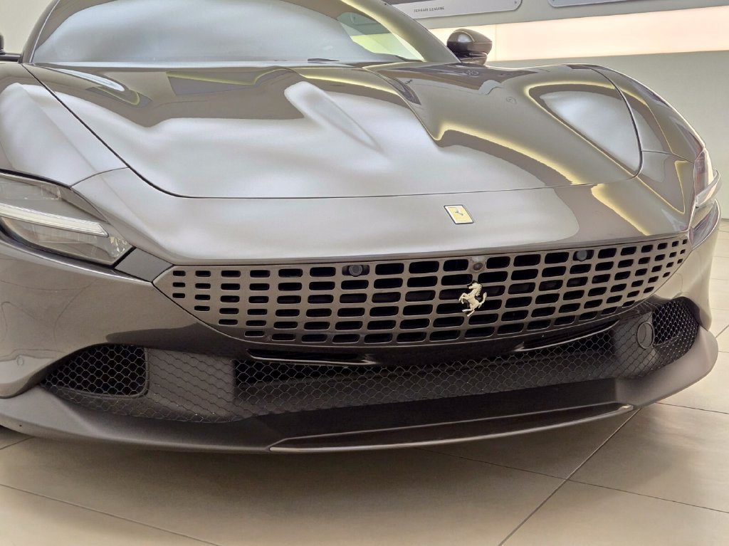 Used 2022 Ferrari Roma RWD image 4