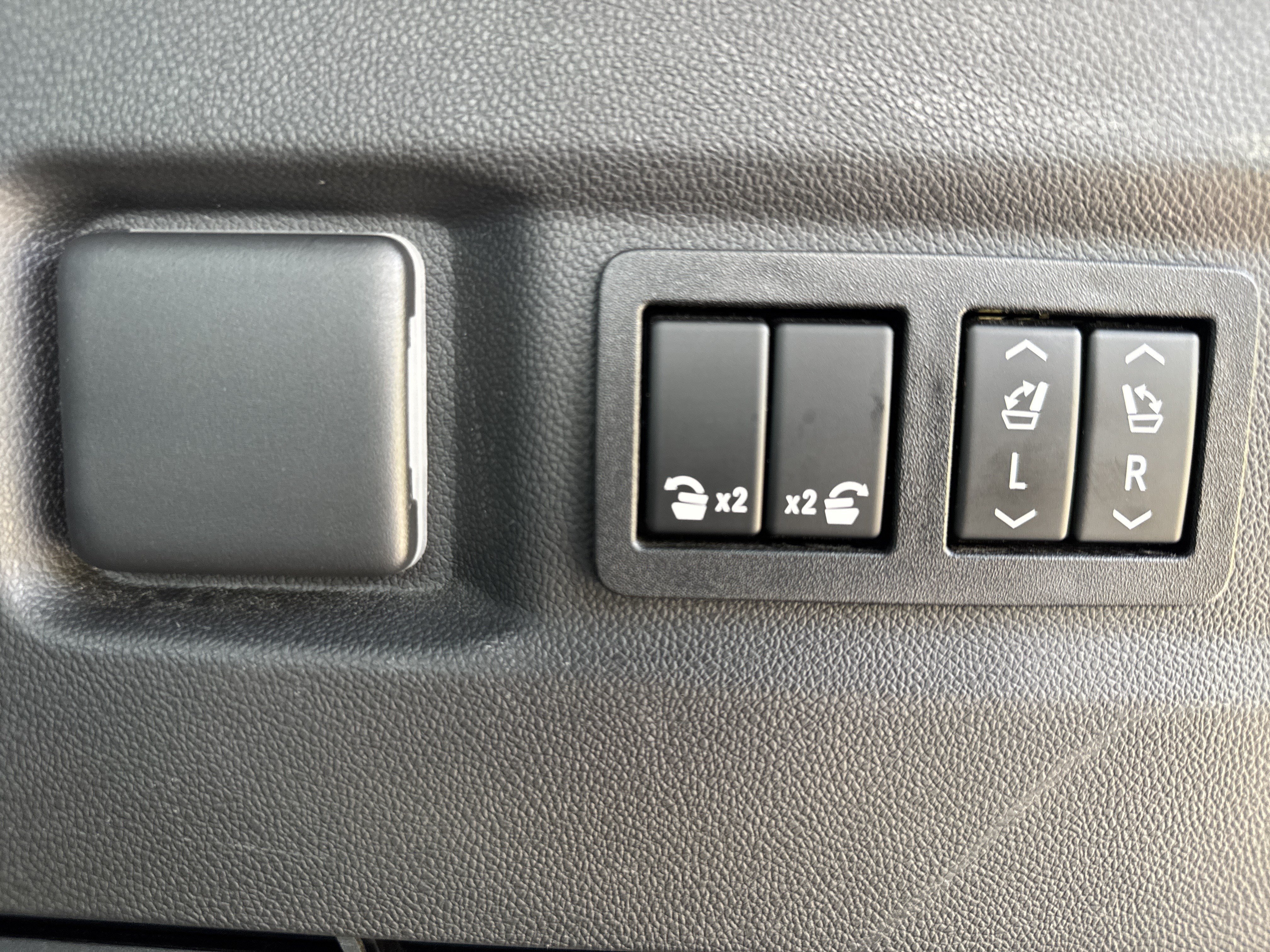 Used 2022 Chevrolet Tahoe RST w/ Luxury Package AWD/4WD image 35