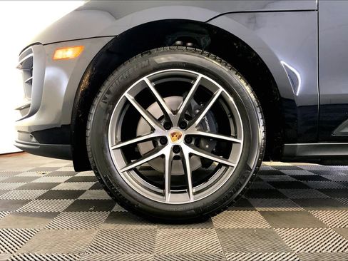 Used 2025 Porsche Macan image 11