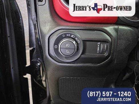 Used 2023 Jeep Gladiator Rubicon w/ Cold Weather Group image 13